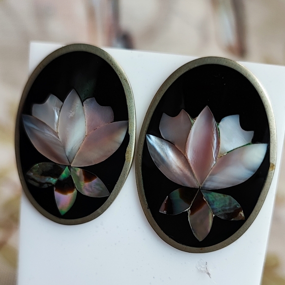 Alpaca Mexico Signed Silver Abalone Shell Mother of Pearl Pierced Earrings EUC - Picture 6 of 7